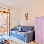 2 Beds With Air Conditioning And Private Veranda In Marinella Just 250 Mt From The Sea 아파트
