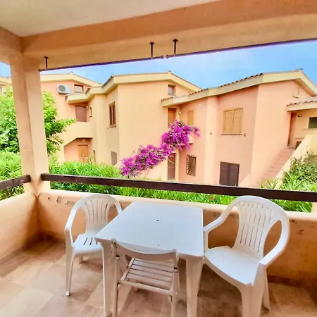 2 Beds With Air Conditioning And Private Veranda In Marinella Just 250 Mt From The Sea Apartament Golfo Aranci