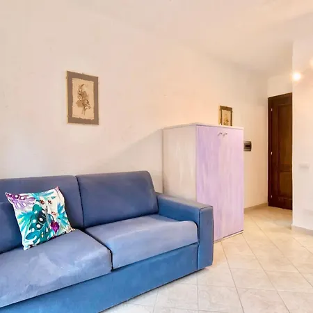 2 Beds With Air Conditioning And Private Veranda In Marinella Just 250 Mt From The Sea 골푸아랑시
